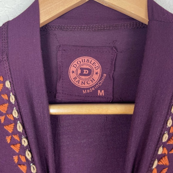 Double D Ranch Stretch Knit Long Sleeve Embroidered Medallion Top Size Medium - Picture 3 of 6
